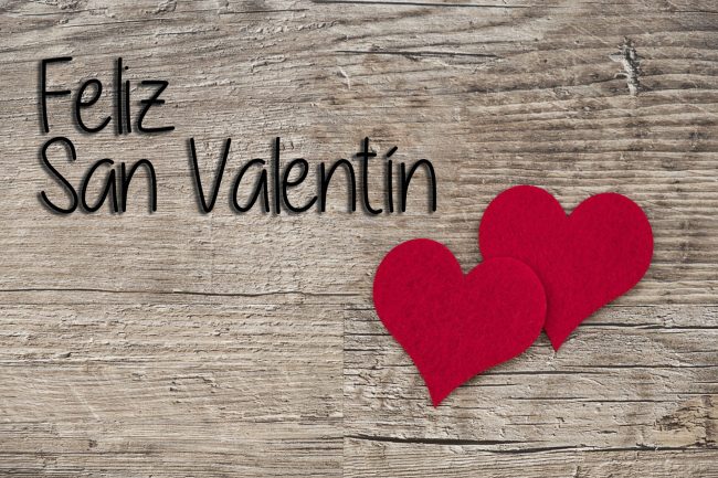 Corazón de hojaldre, nata y chocolate Corazón de hojaldre, nata y chocolate