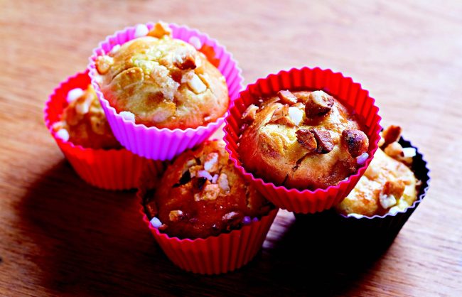 muffins de nueces de macadamia y manzana